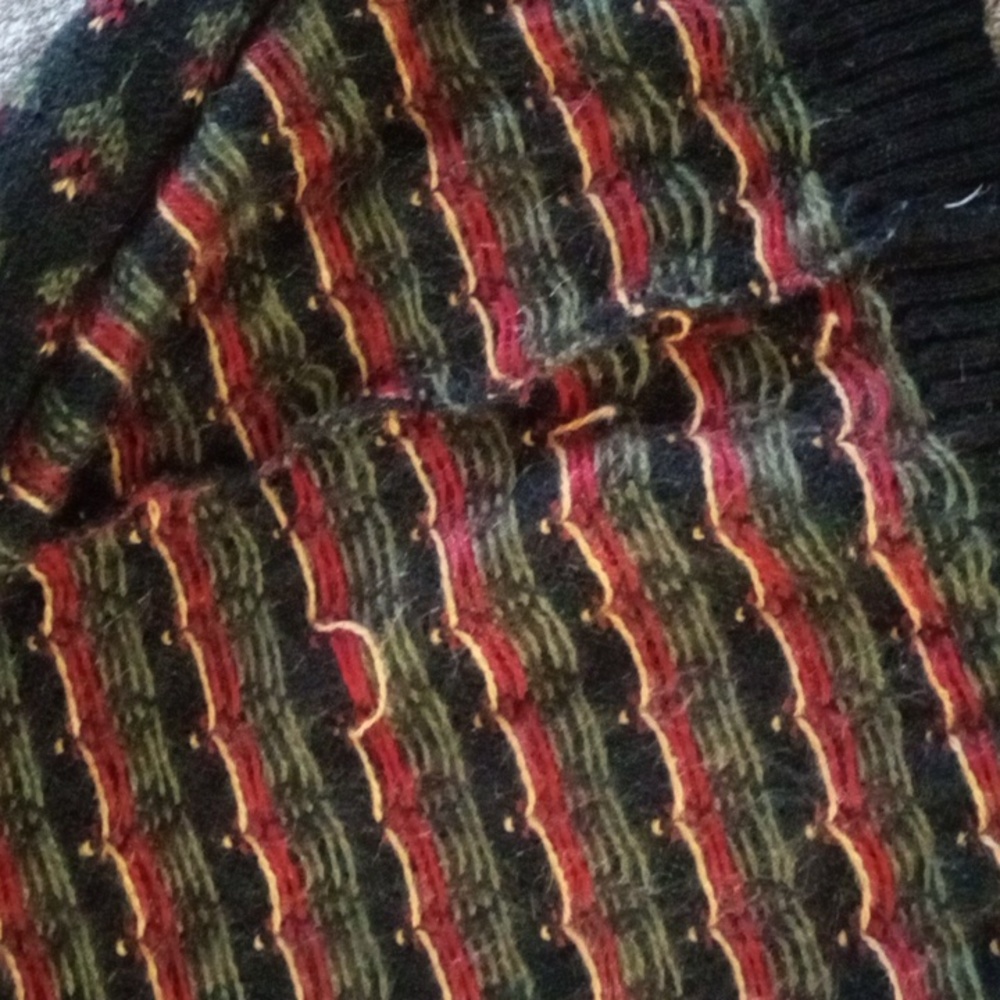 Vitabella Norway mohair Christmas cactus sweater **missing buttons** - Picture 7 of 8